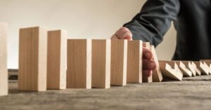 Equipo gestionando un plan de comunicación de crisis en empresa hondureña