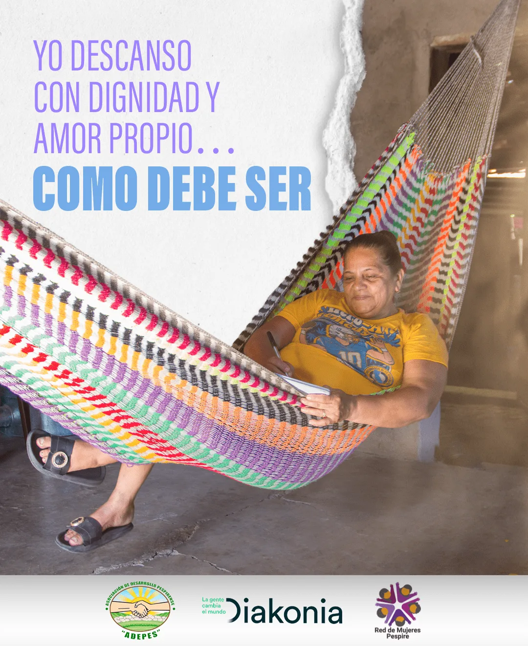 Mujer descansando con dignidad en hamaca, imagen de campaña de agencia de publicidad.